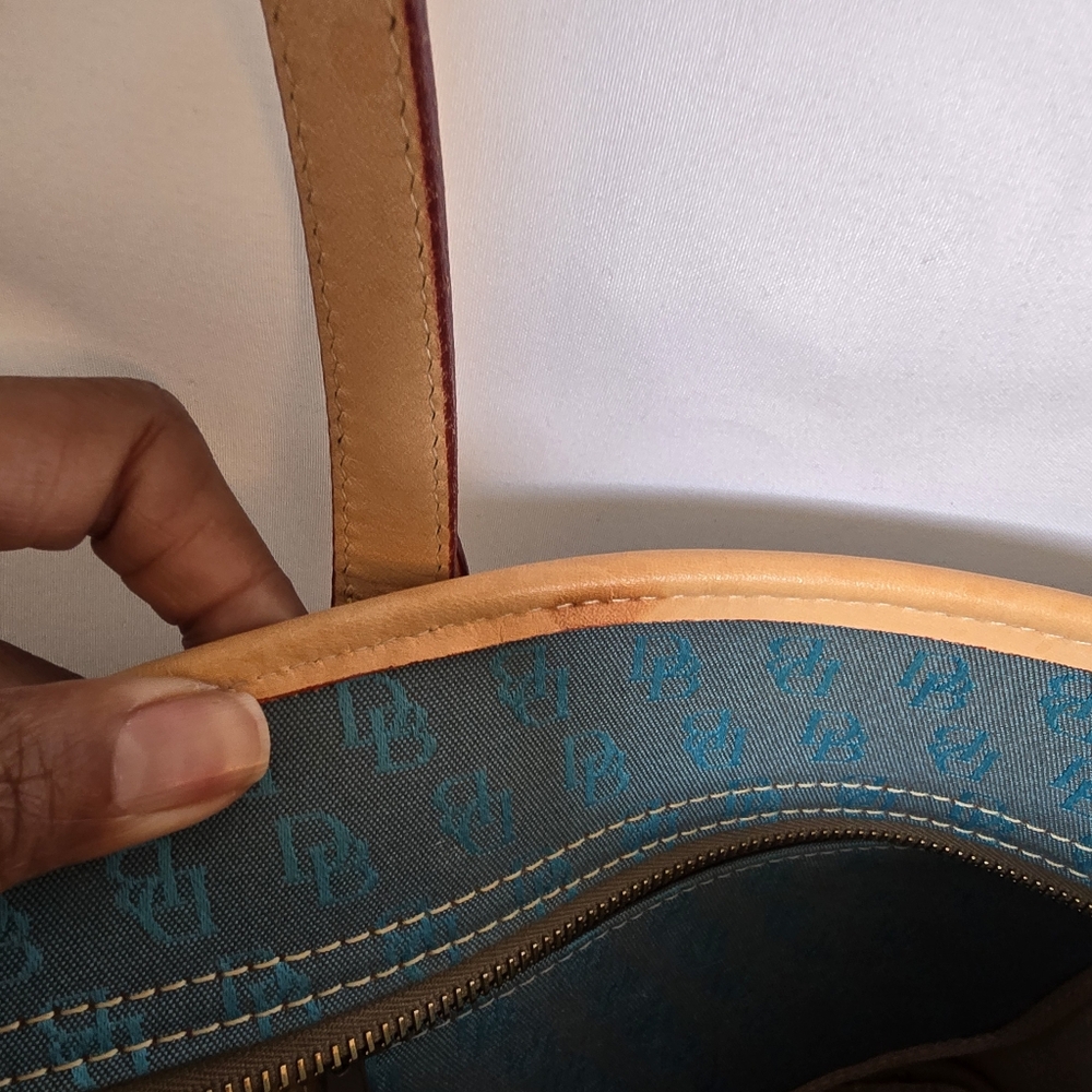 Dooney and Bourke medium size tote - Picture 9 of 9